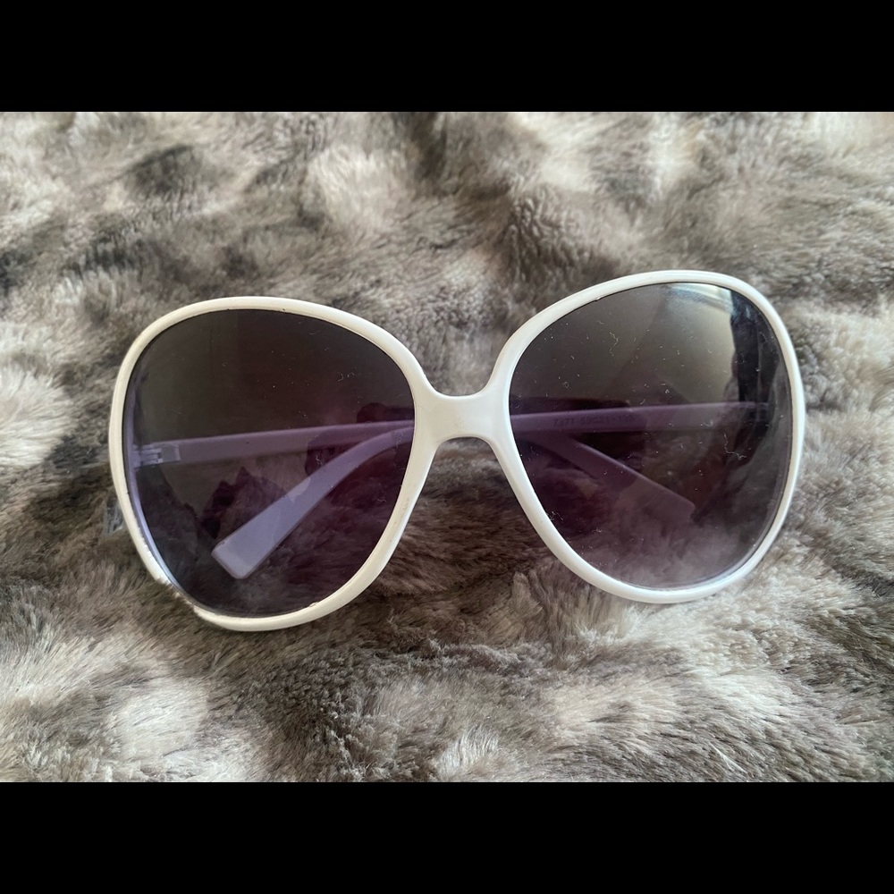 Sunglasses 🤍